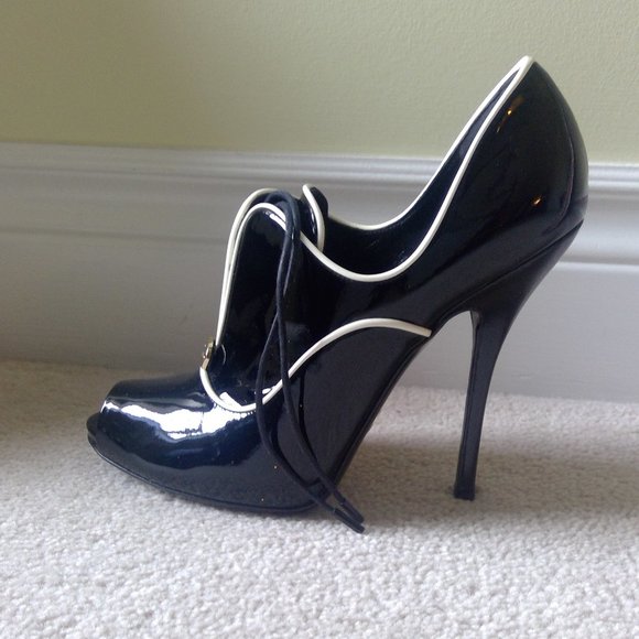 Used, like-new patent leather Gucci heels size 8C - Picture 4 of 5